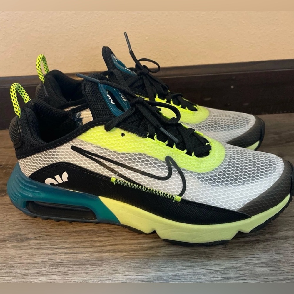 - Nike Air Max 2090 'Volt Blue GS